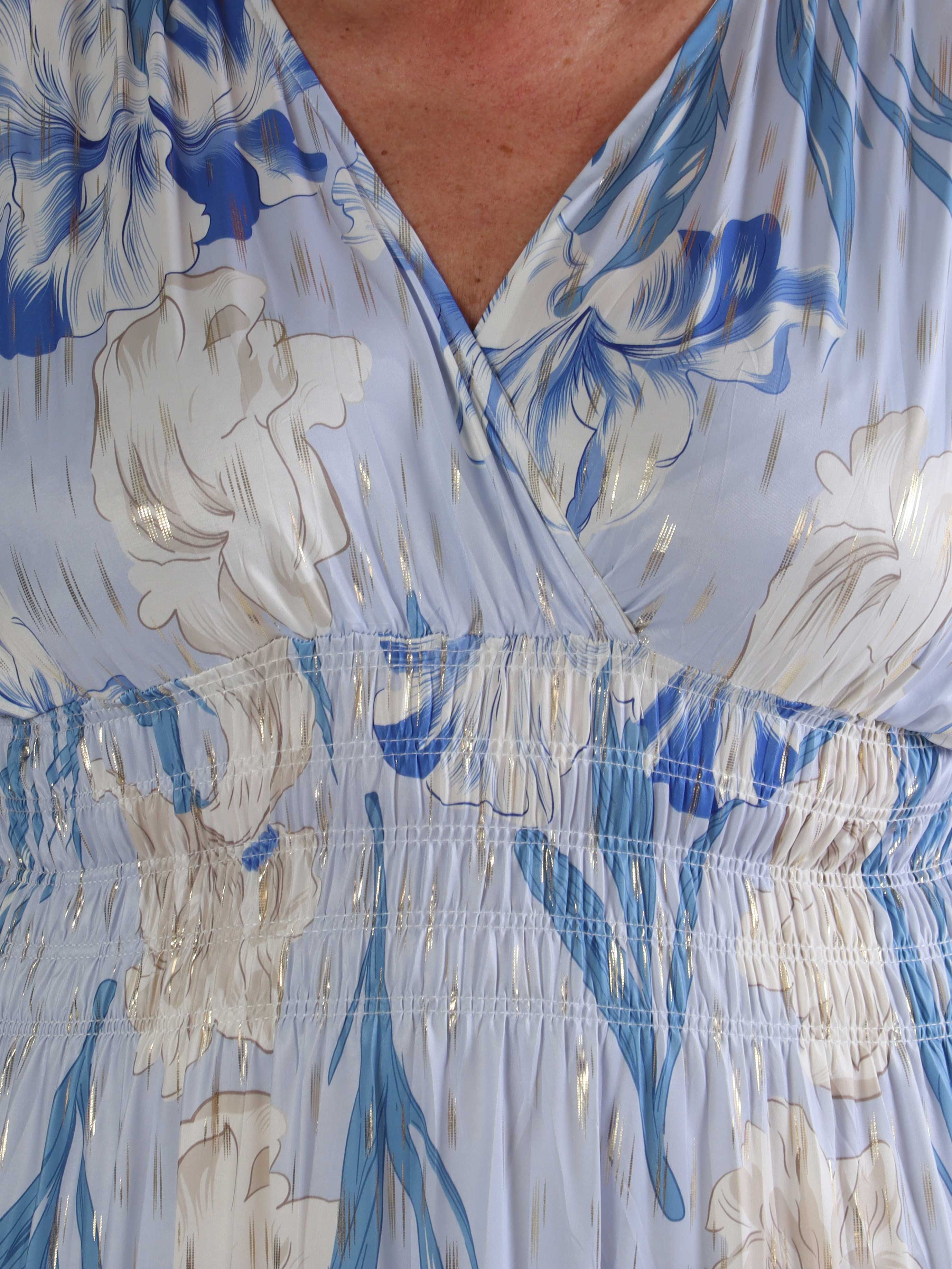 Pams Kvitka - Lång blommig plus size klänning med gulddetaljer och fickor